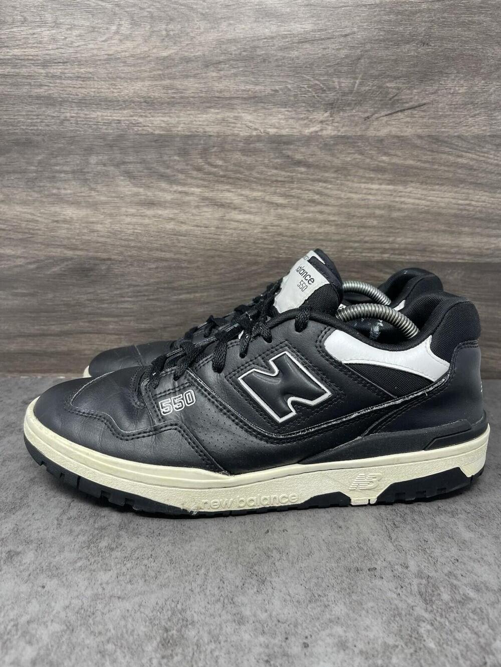 New Balance 550 Sneakers Mens Size 11 Black White Athletic Trainer BB550SV1